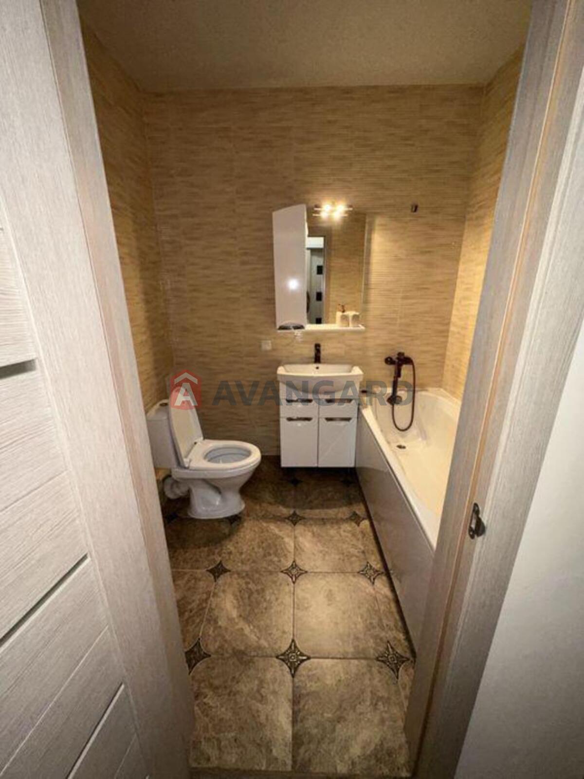 1 ��. ��������, 40/-/15 ��. �., 3/10 ������ ���� 3