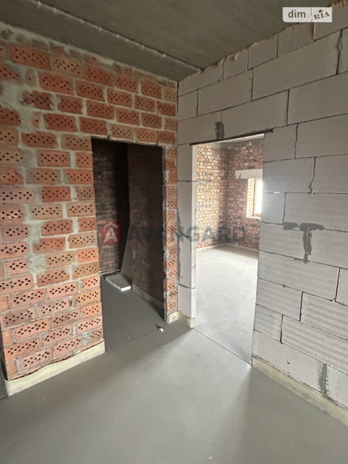 2 ��. ��������, 57/-/- ��. �., 9/10 ������ ���� 3