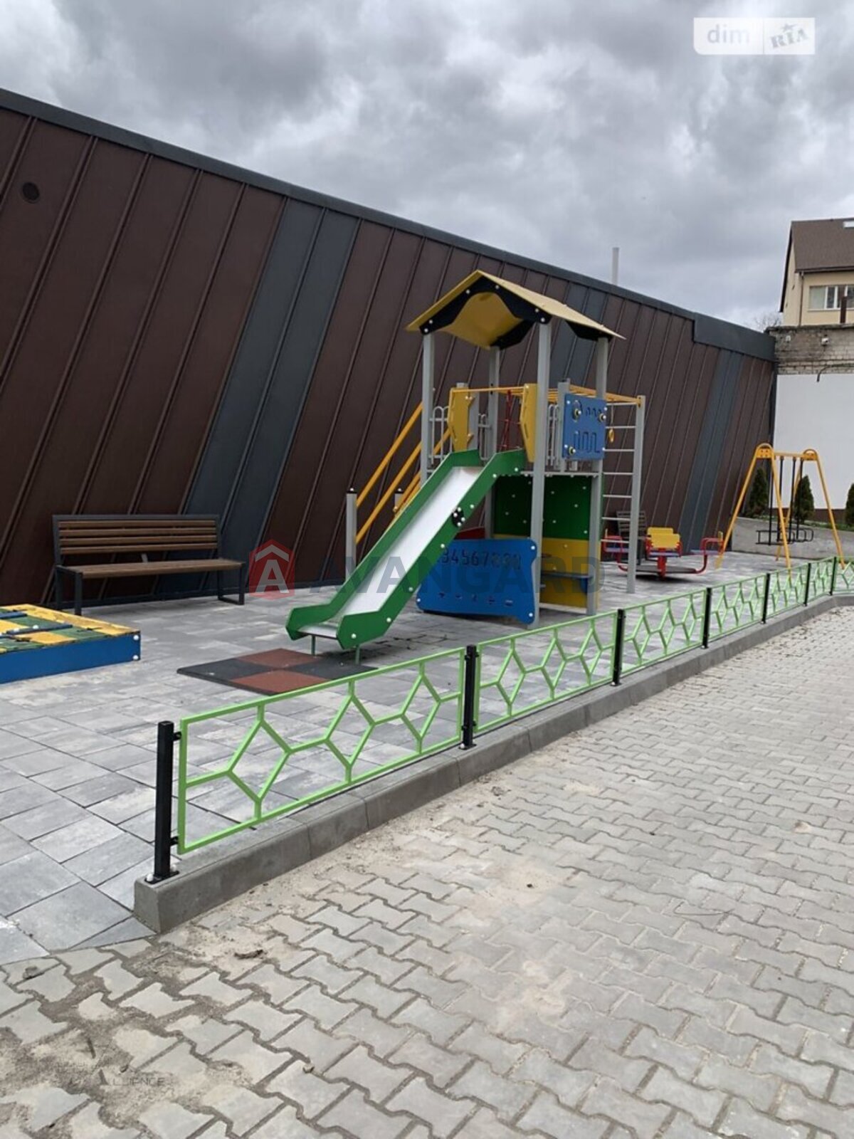 2 ��. ��������, 66/37/12 ��. �., 3/10 ������ ���� 4