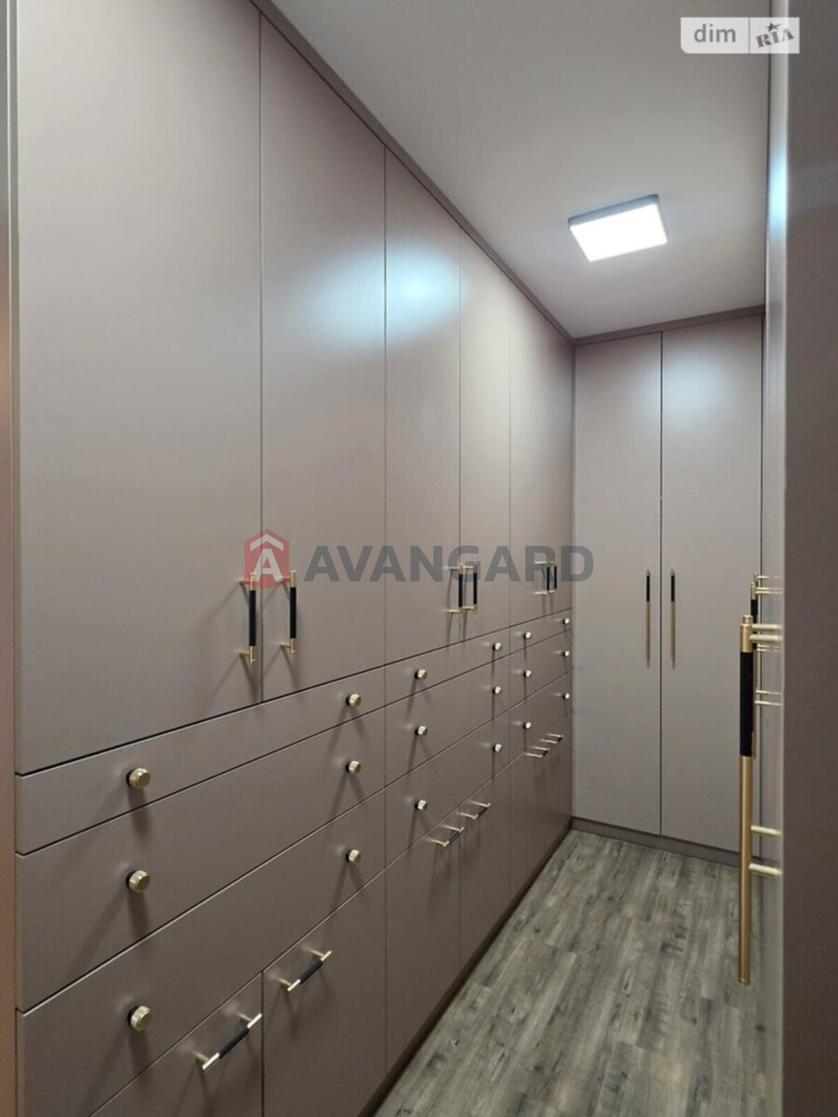 2 ��. ��������, 82/-/8 ��. �., 8/9 ������ ���� 8