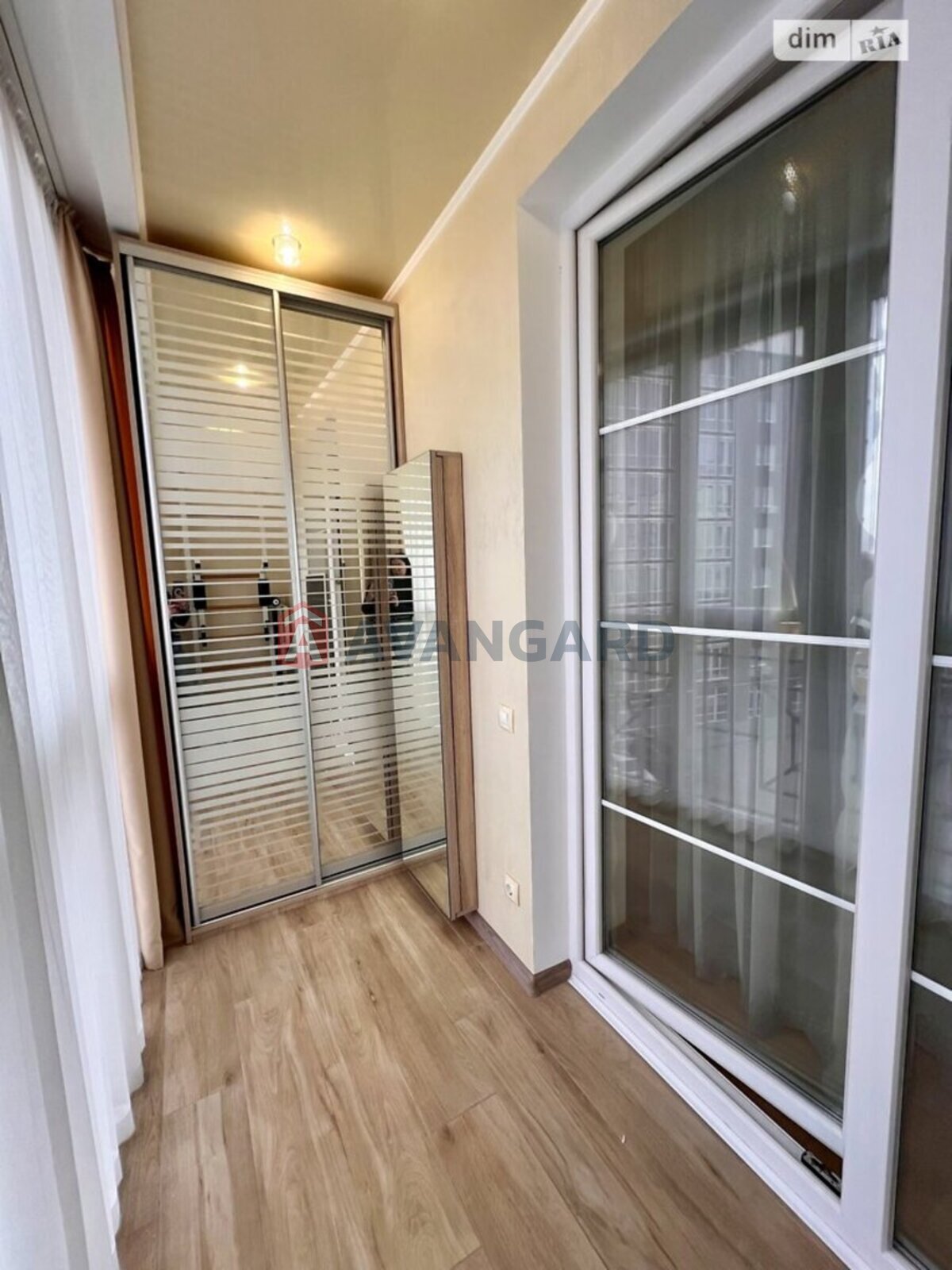 4 ��. ��������, 108/71/11 ��. �., 4/7 ������ ���� 10