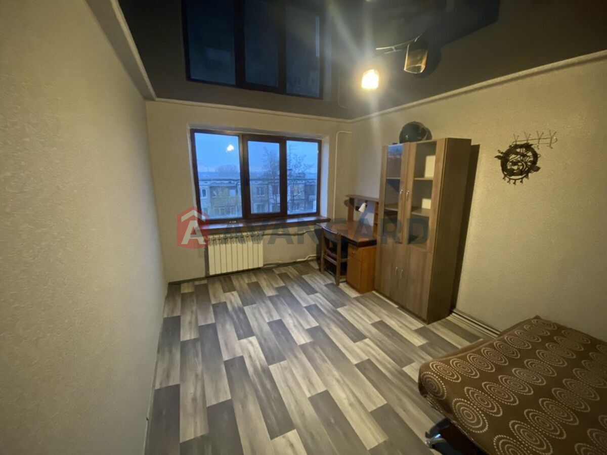 2 ��. ��������, 44/-/14 ��. �., 5/5 ������ ���� 4