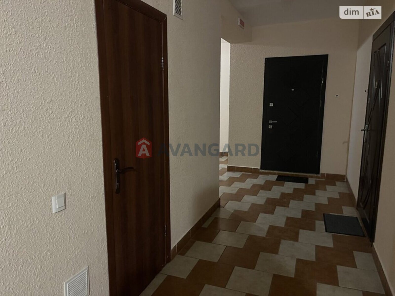 3 ��. ��������, 97/-/- ��. �., 8/10 ������ ���� 28