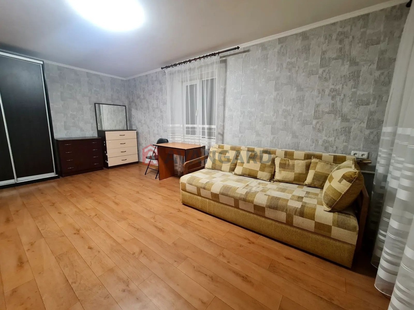 1 ��. ��������, 31/17/6 ��. �., 5/5 ������ ���� 3