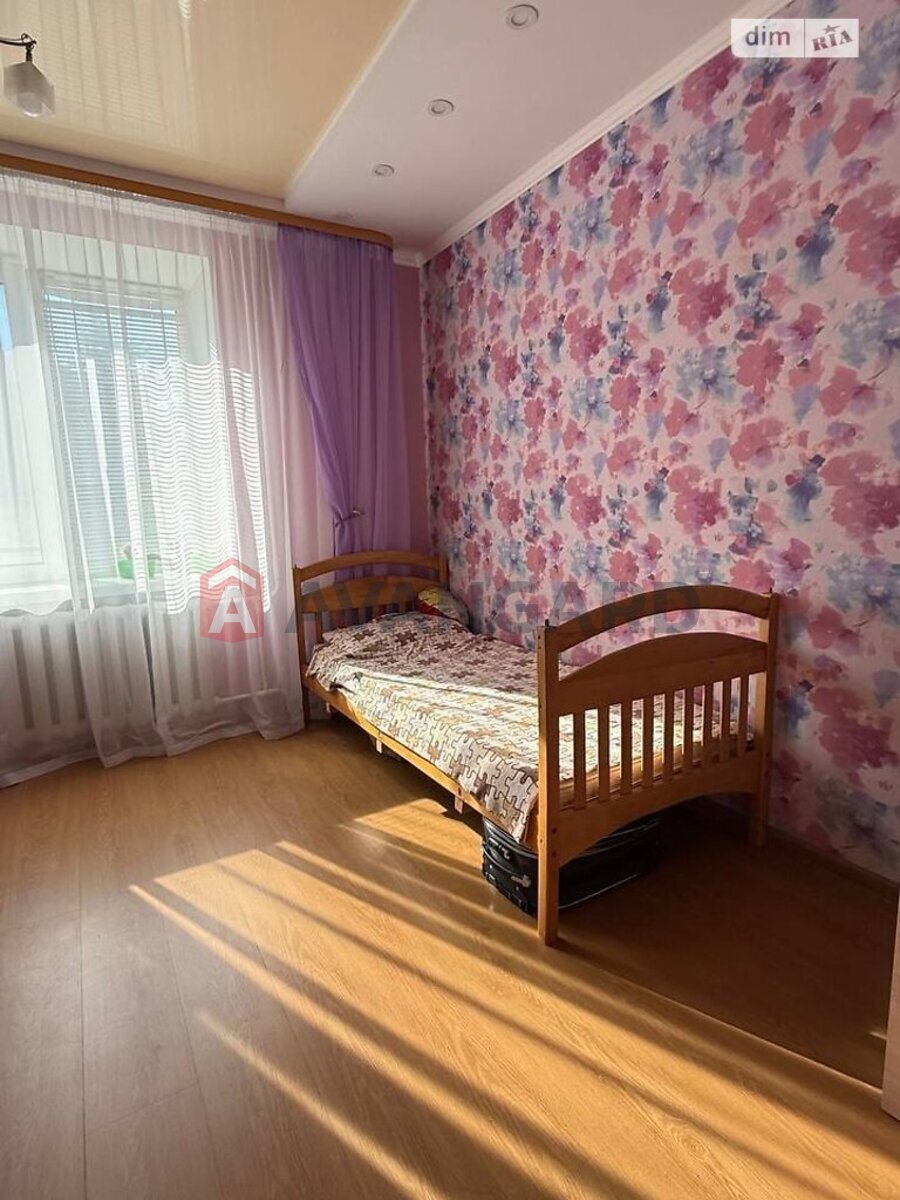 3 ����. ��������, 63/38/9 ��. �., 2/5 ���� ���� 8