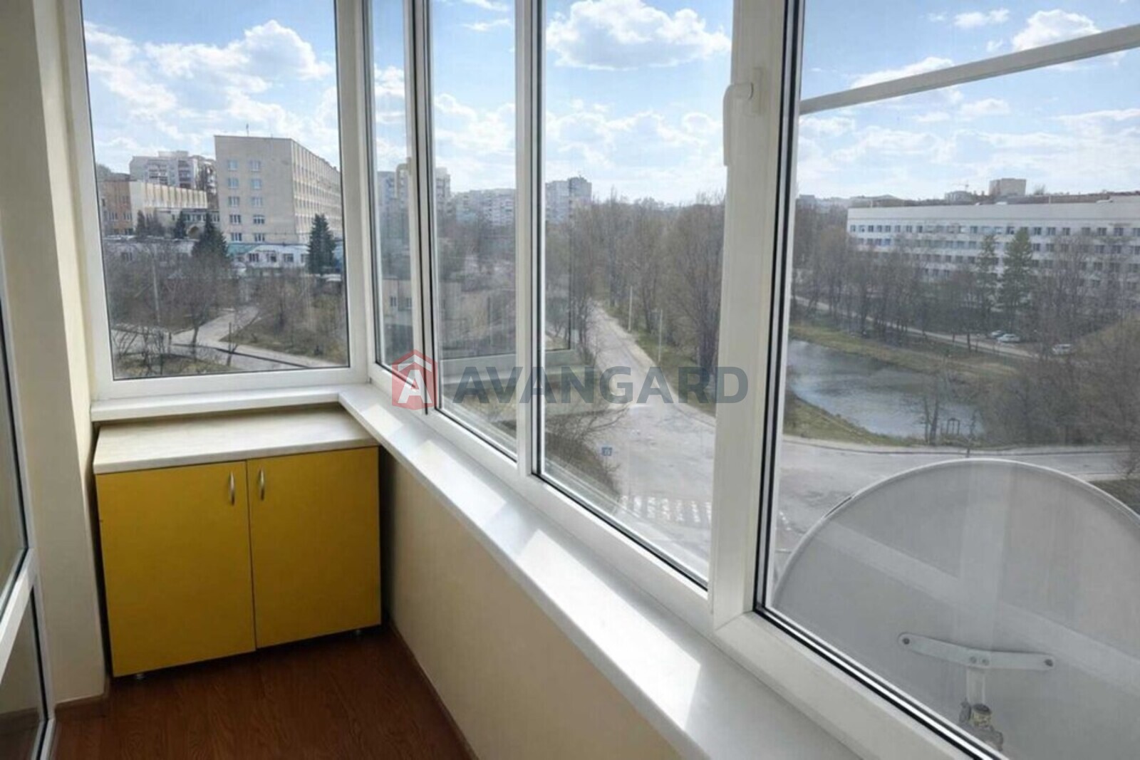 3 ��. ��������, 108/-/15 ��. �., 4/6 ������ ���� 10