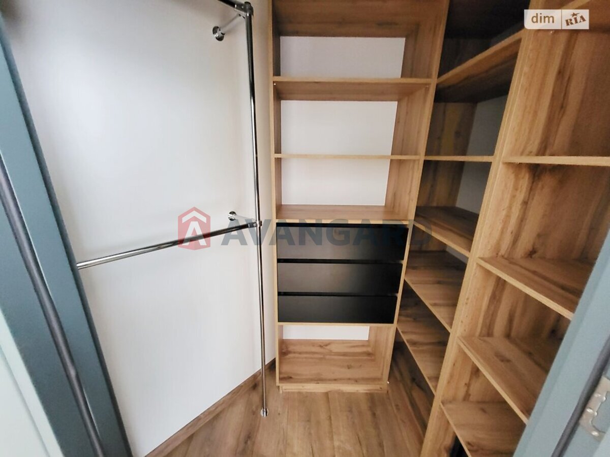 3 ����. ��������, 82/43/12 ��. �., 7/7 ���� ���� 16