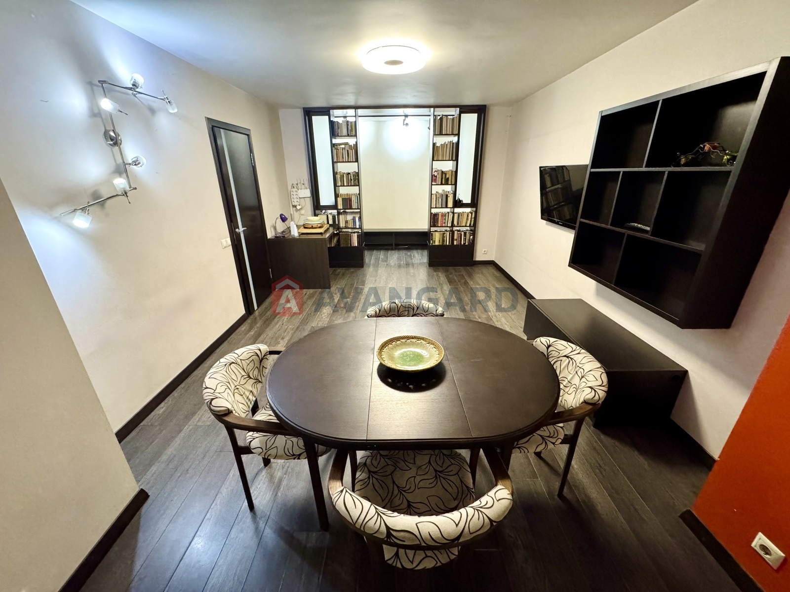 3 ��. ��������, 74.2/44.8/9.3 ��. �., 9/12 ������ ���� 2