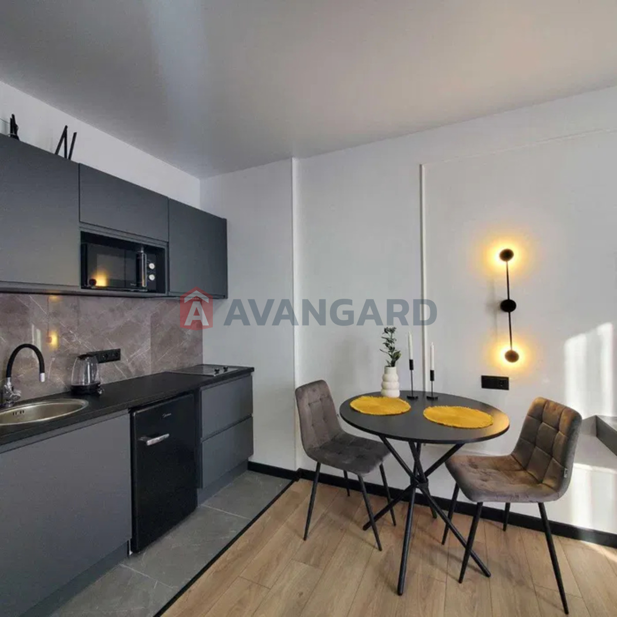 1 ��. ��������, 28/-/8 ��. �., 4/6 ������ ���� 5