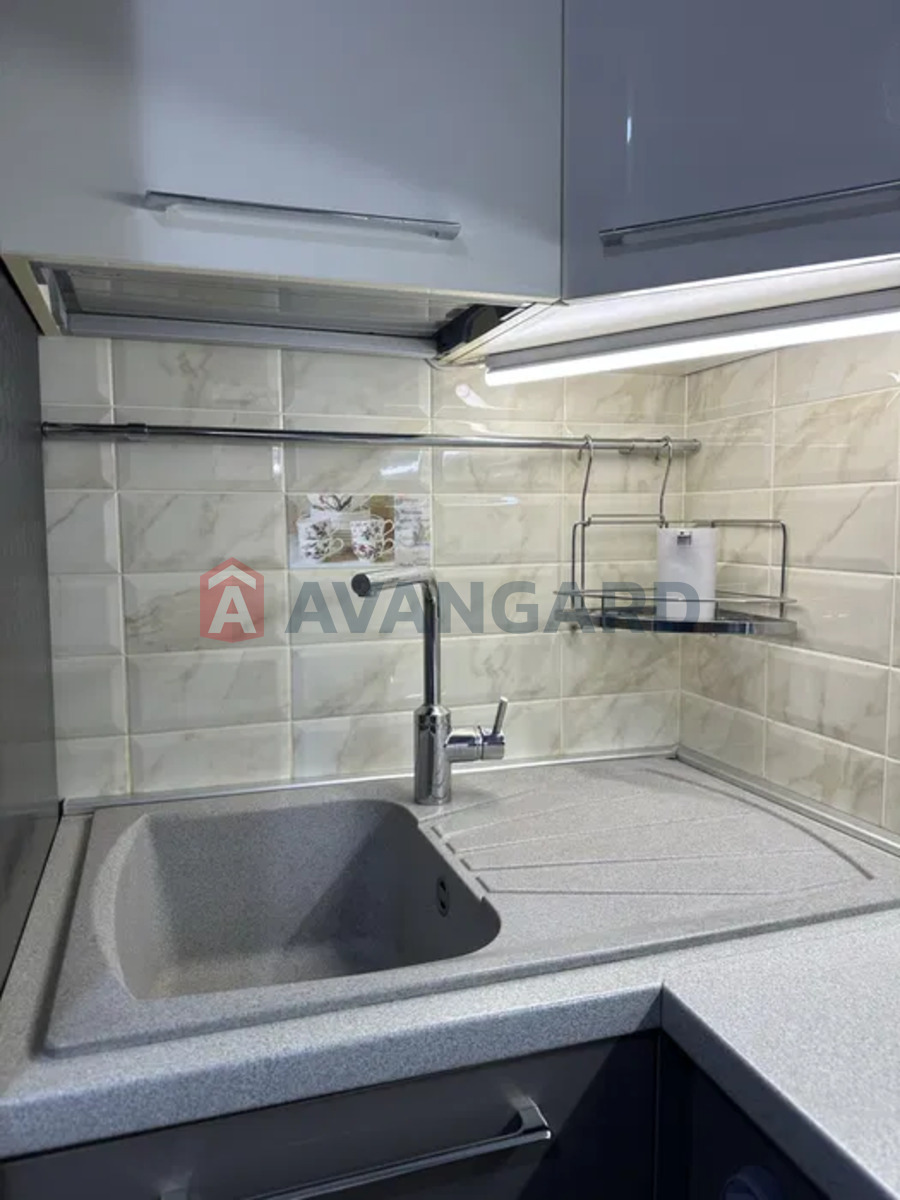 1 ����. ��������, 49/21.7/10 ��. �., 15/25 ���� ���� 18