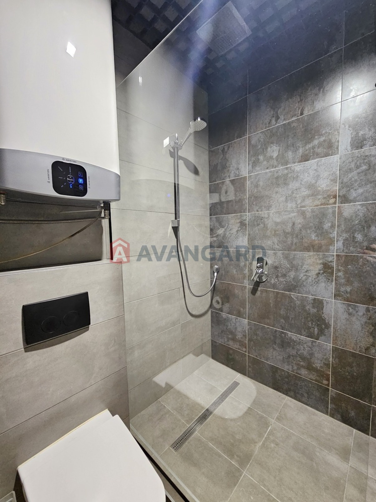 1 ��. ��������, 35/17/9 ��. �., 18/23 ������ ���� 14