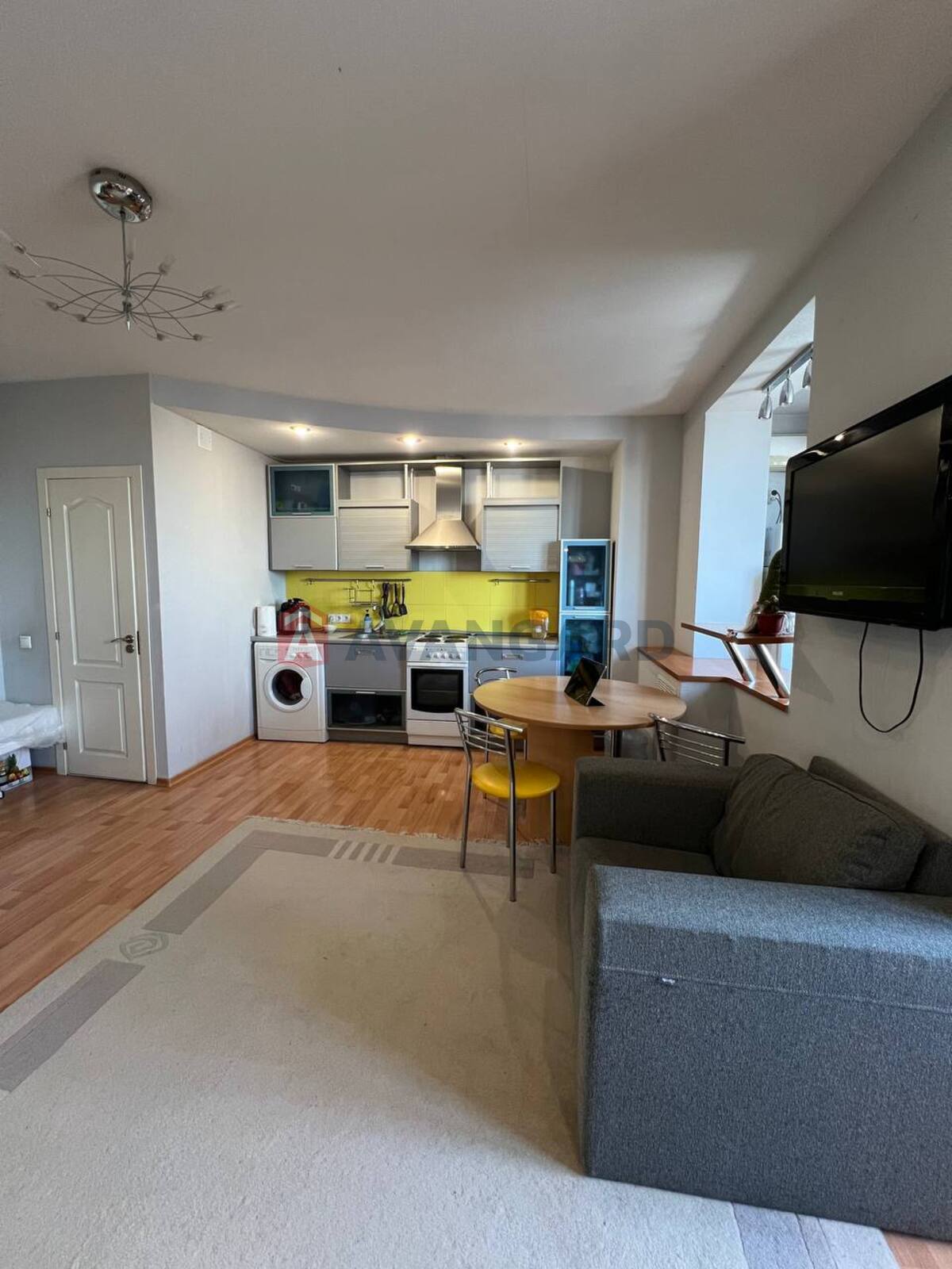 1 ��. ��������, 38/30/8 ��. �., 13/18 ������ ���� 8