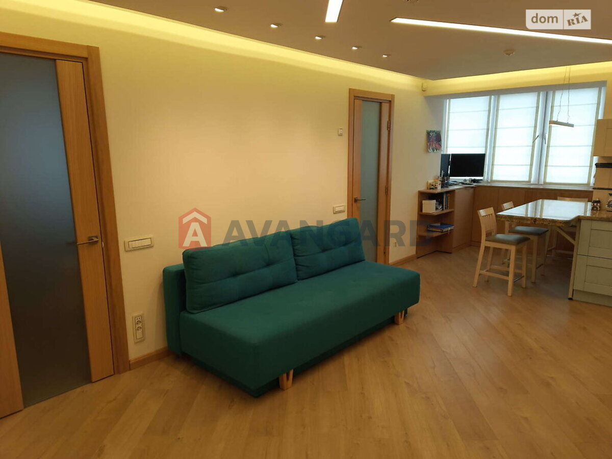 3 ��. ��������, 49/-/- ��. �., 3/4 ������ ���� 5