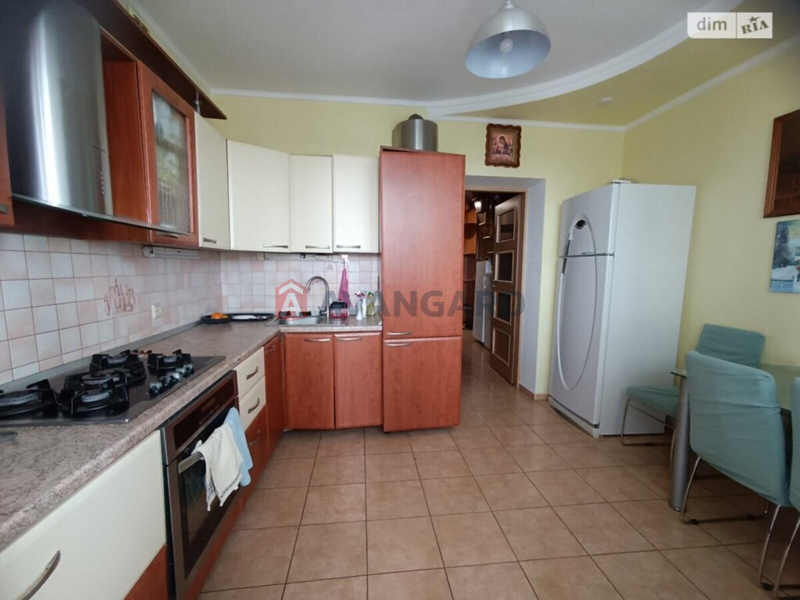 3 ��. ��������, 85/-/- ��. �., 5/5 ������ ���� 8