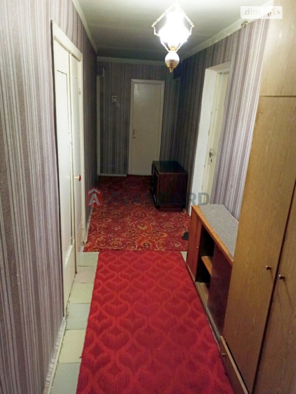 4 ����. ��������, 82/51/7 ��. �., 5/9 ���� ���� 30