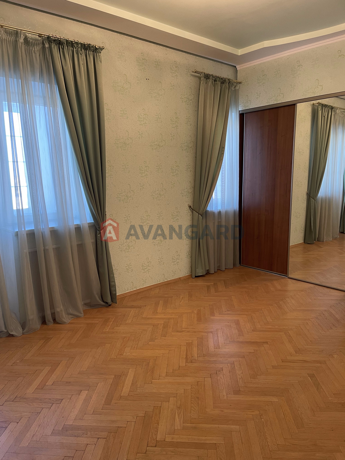 3 ��. ��������, 122/-/23 ��. �., 9/10 ������ ���� 22