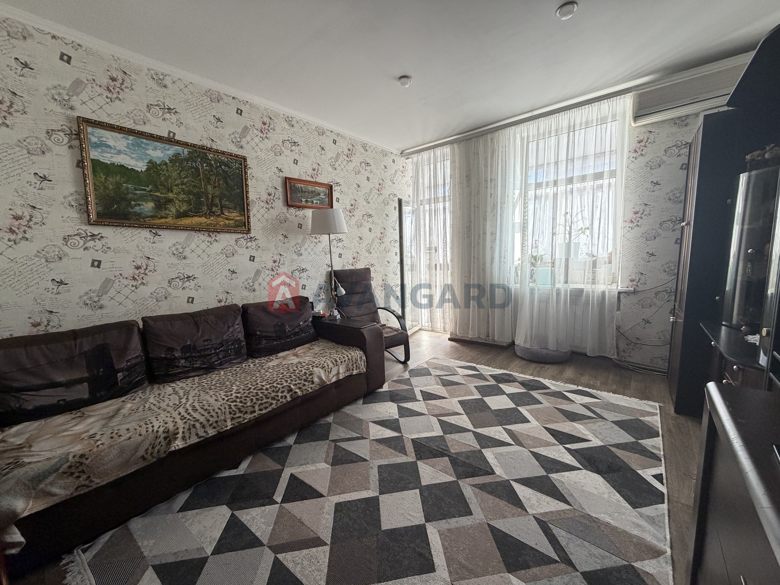 2 ��. ��������, 50,5/27,8/6,3 ��. �., 3/3 ������ ���� 9