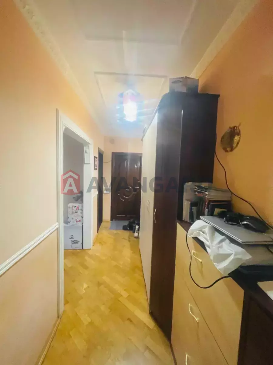 4 ��. ��������, 102/72/11 ��. �., 1/9 ������ ���� 15