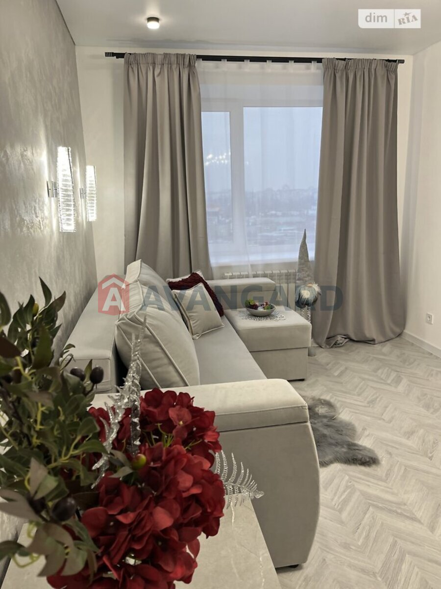 3 ��. ��������, 80,8/49,5/28.8 ��. �., 2/8 ������ ���� 13