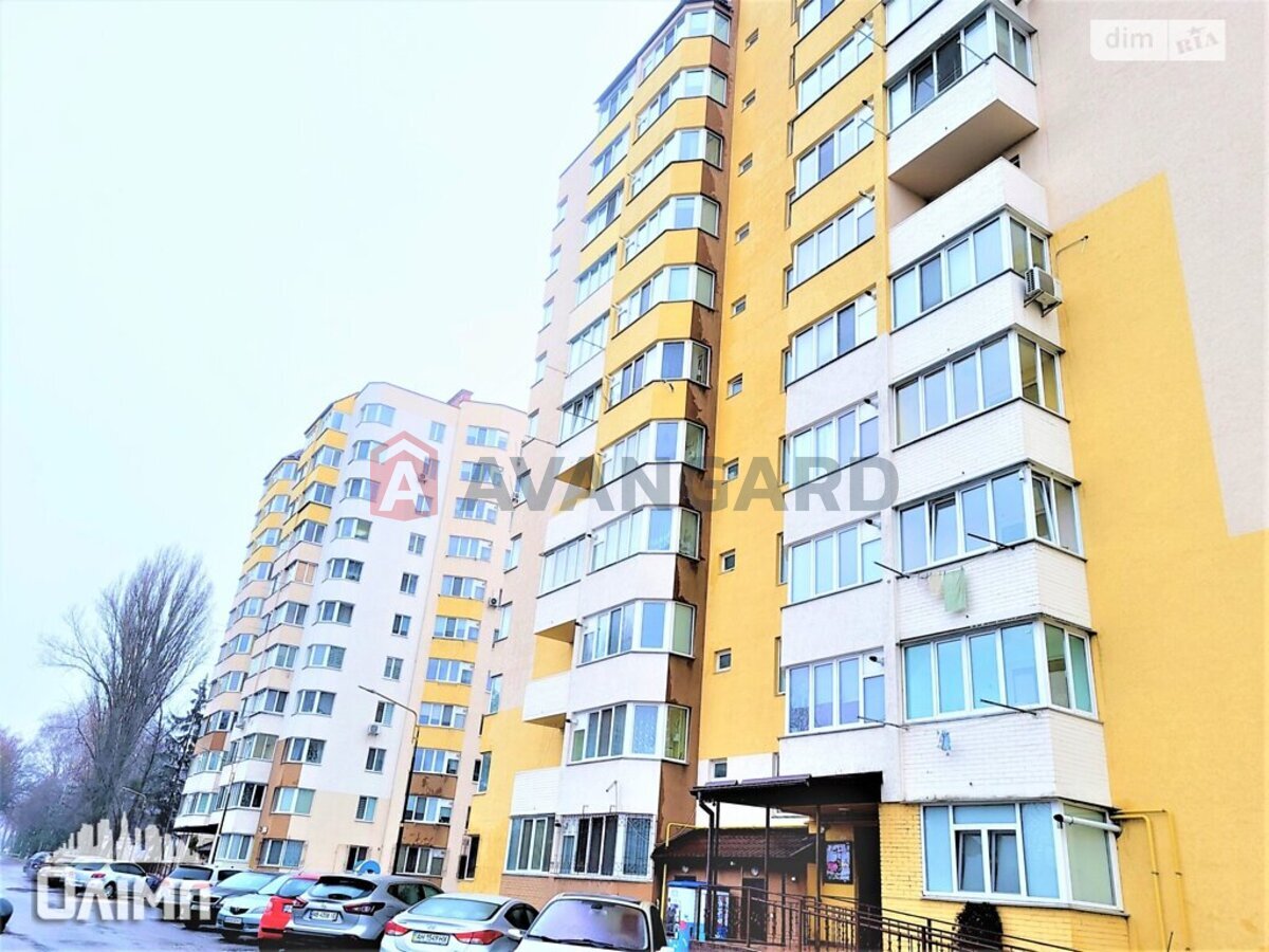 3 ��. ��������, 81/45/15 ��. �., 11/11 ������ ���� 1