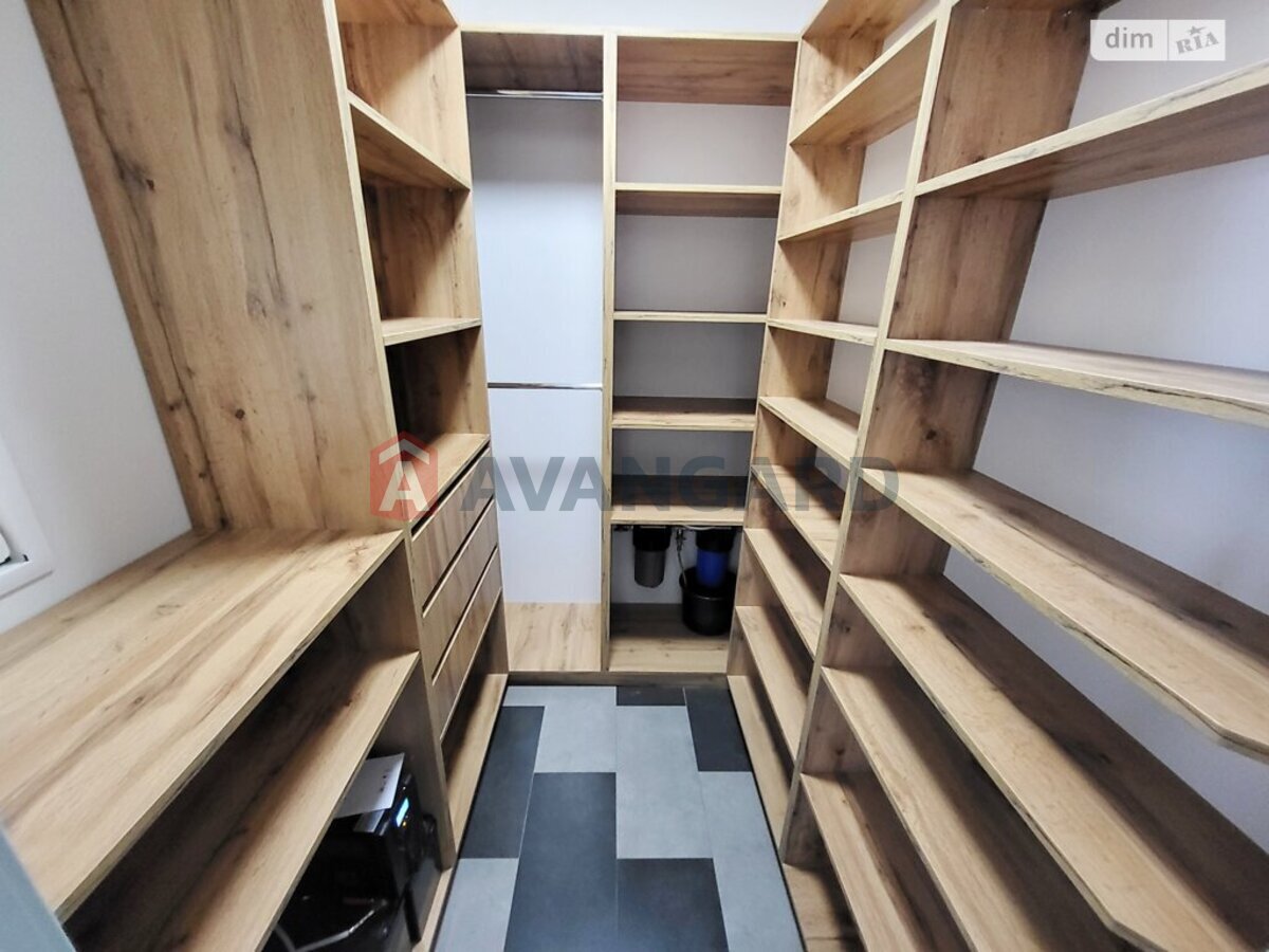 3 ����. ��������, 82/43/12 ��. �., 7/7 ���� ���� 24