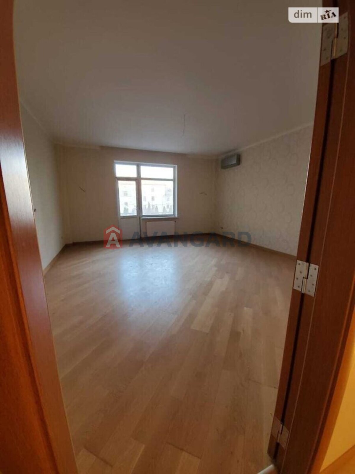 4 ����. ��������, 199/112/30 ��. �., 2/5 ���� ���� 8