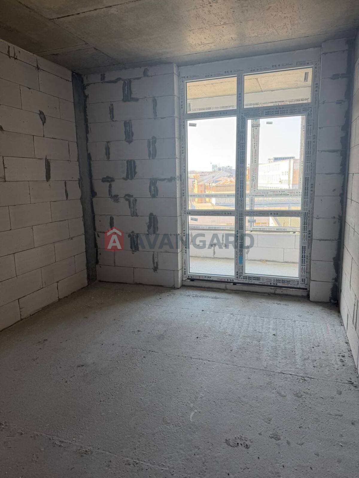 3 ��. ��������, 84,89/46,43/14,81 ��. �., 5/9 ������ ���� 3