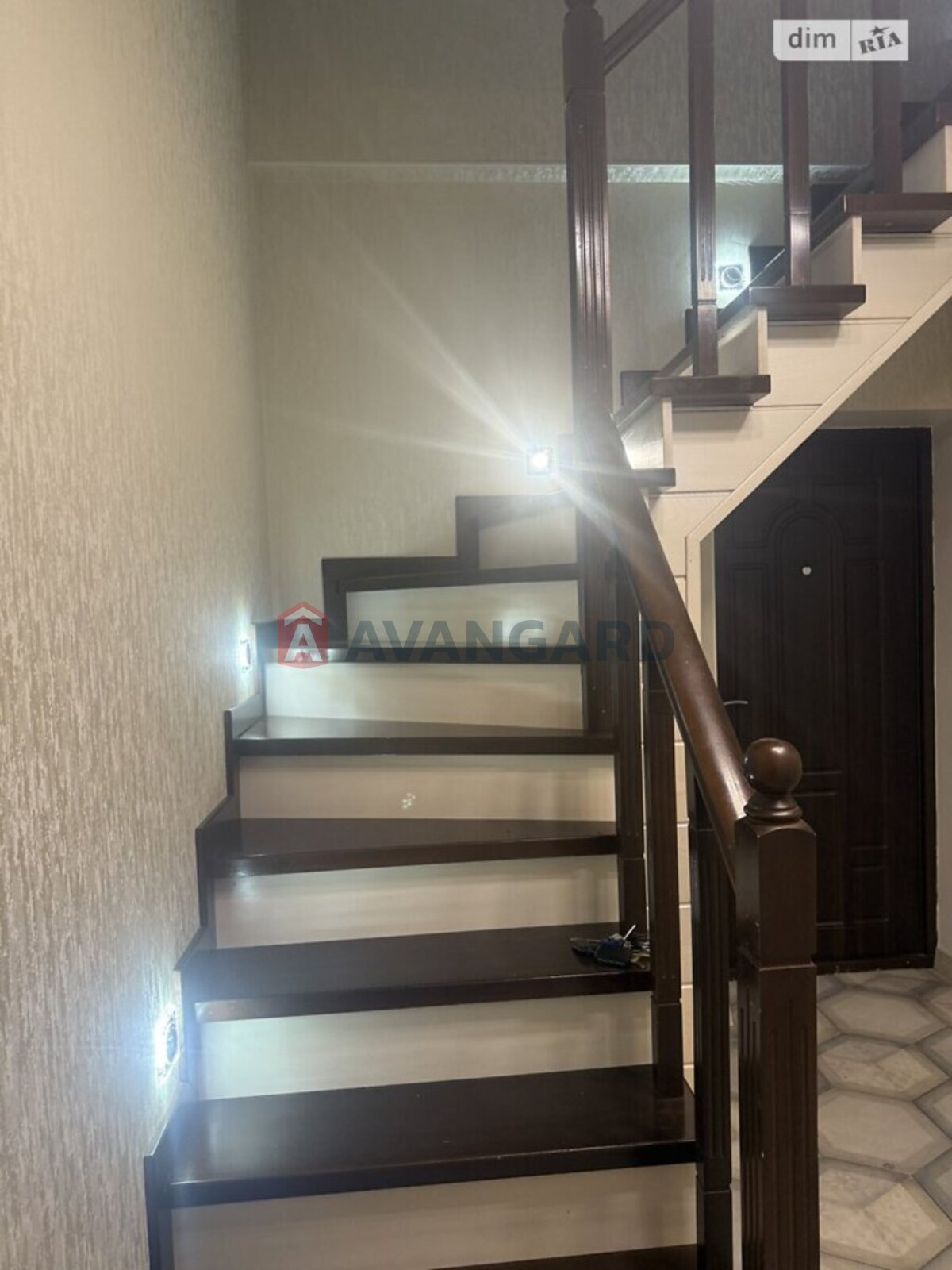 4 ����. ��������, 100/70/20 ��. �., 2/2 ���� ���� 30