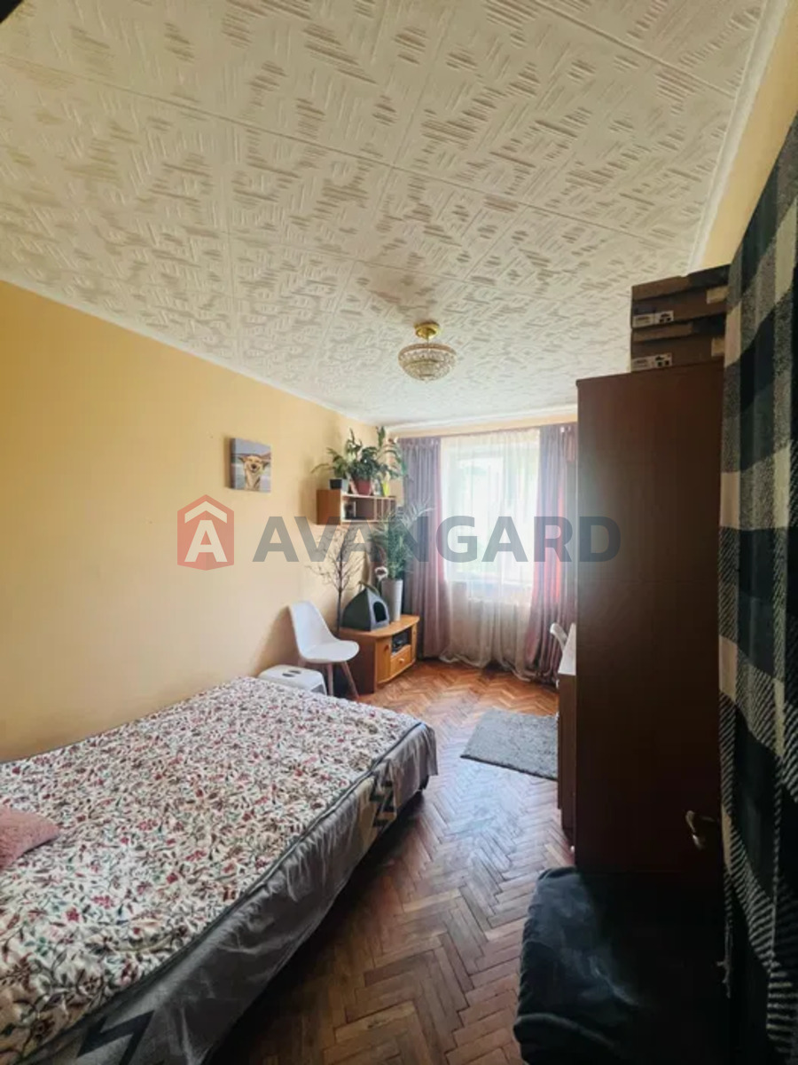 2 . , 49/-/8 . ., 5/9   6