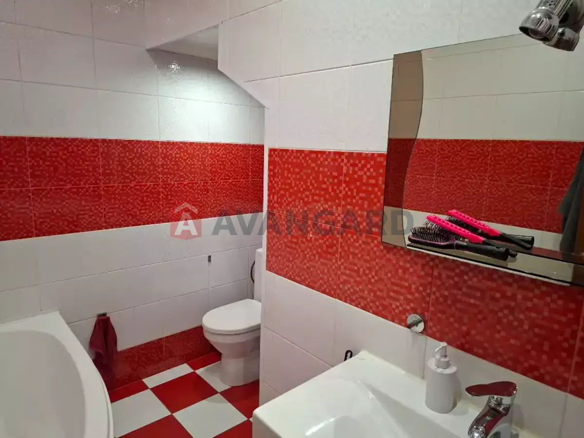 5 ��. ��������, 140/-/- ��. �., 1/3 ������ ���� 8