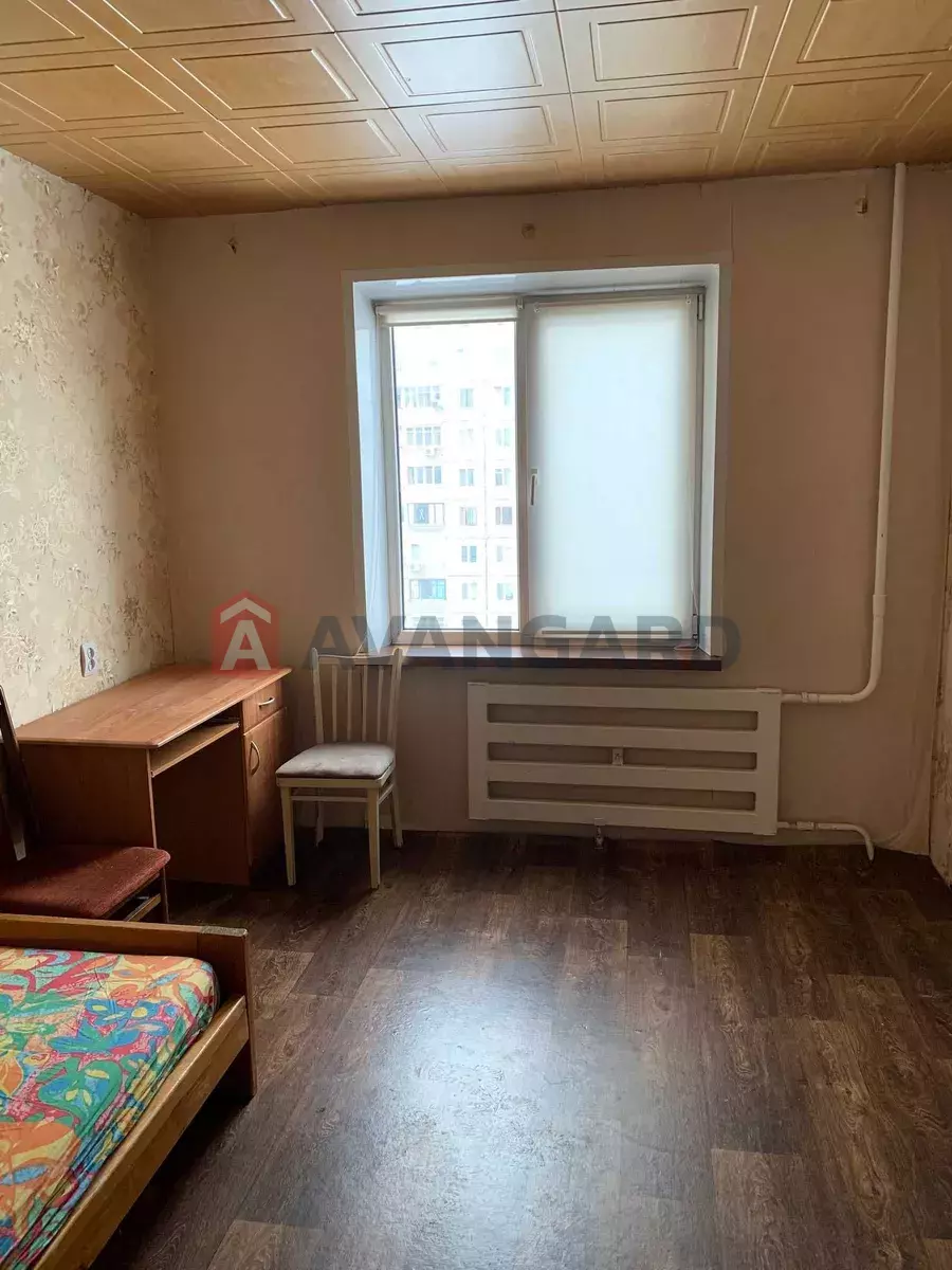 3 ����. ��������, 61/-/7 ��. �., 6/10 ���� ���� 10