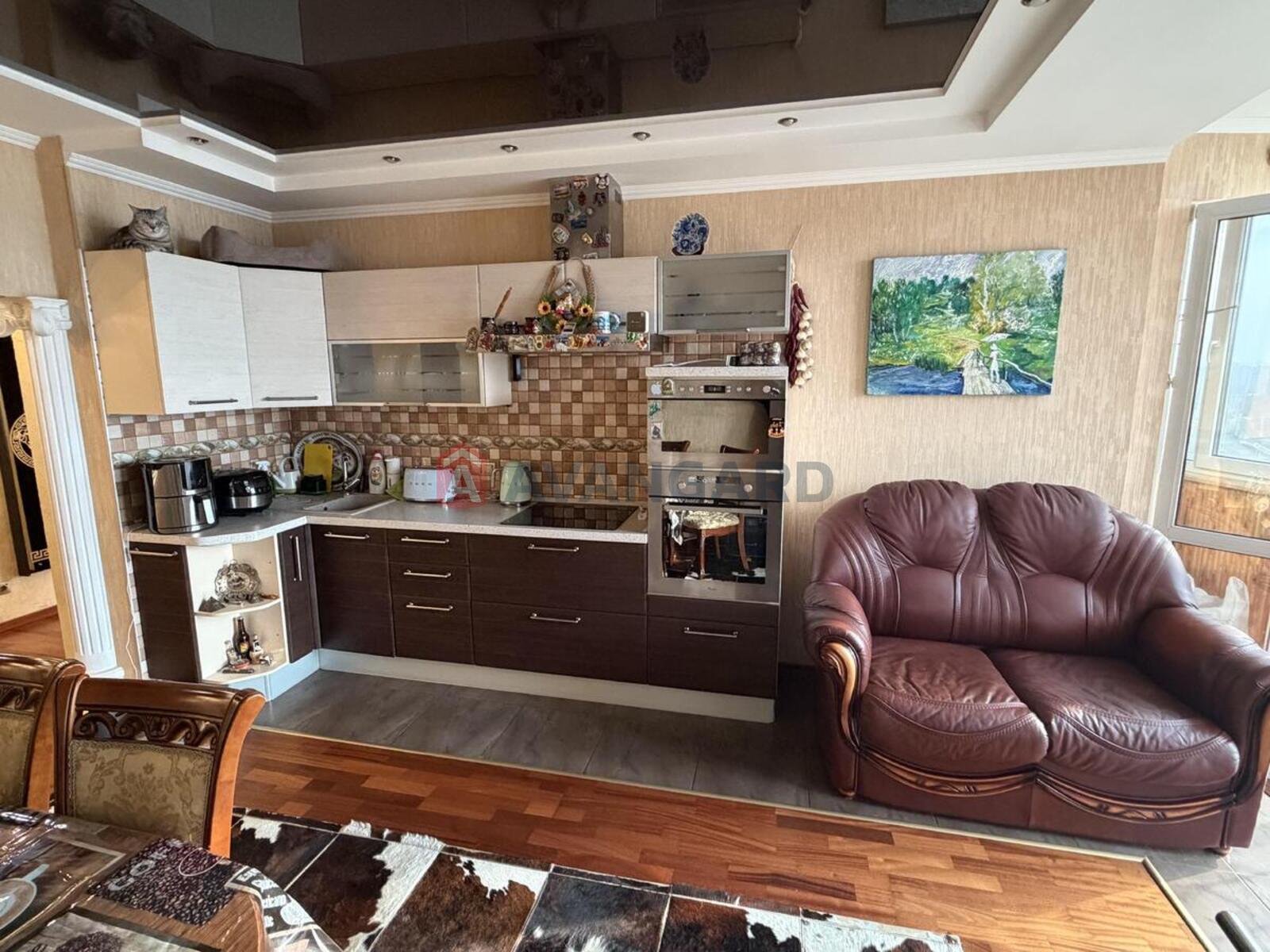 2 ��. ��������, 85/42/17 ��. �., 14/23 ������ ���� 1