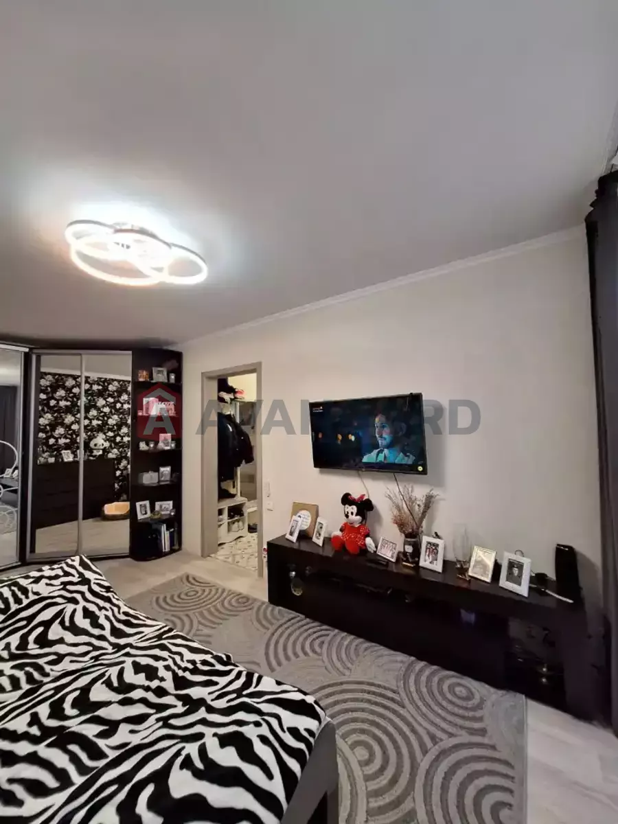 2 ��. ��������, 47/26/8 ��. �., 10/10 ������ ���� 20