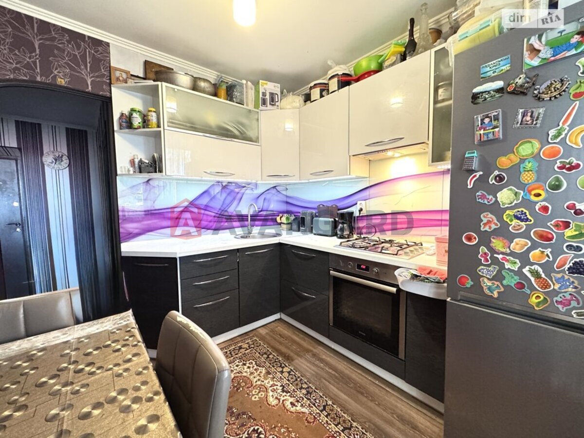 1 ����. ��������, 37/20/8 ��. �., 7/9 ���� ���� 16