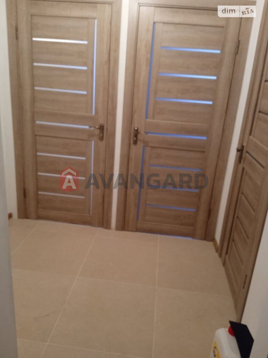 1 ����. ��������, 40/19/12 ��. �., 10/11 ���� ���� 10