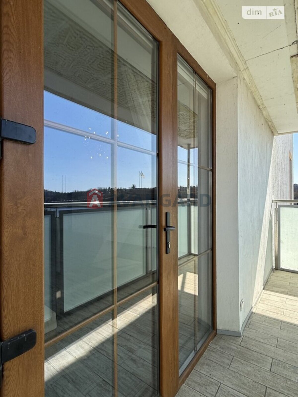 3 ��. ��������, 120/80/35 ��. �., 5/5 ������ ���� 19