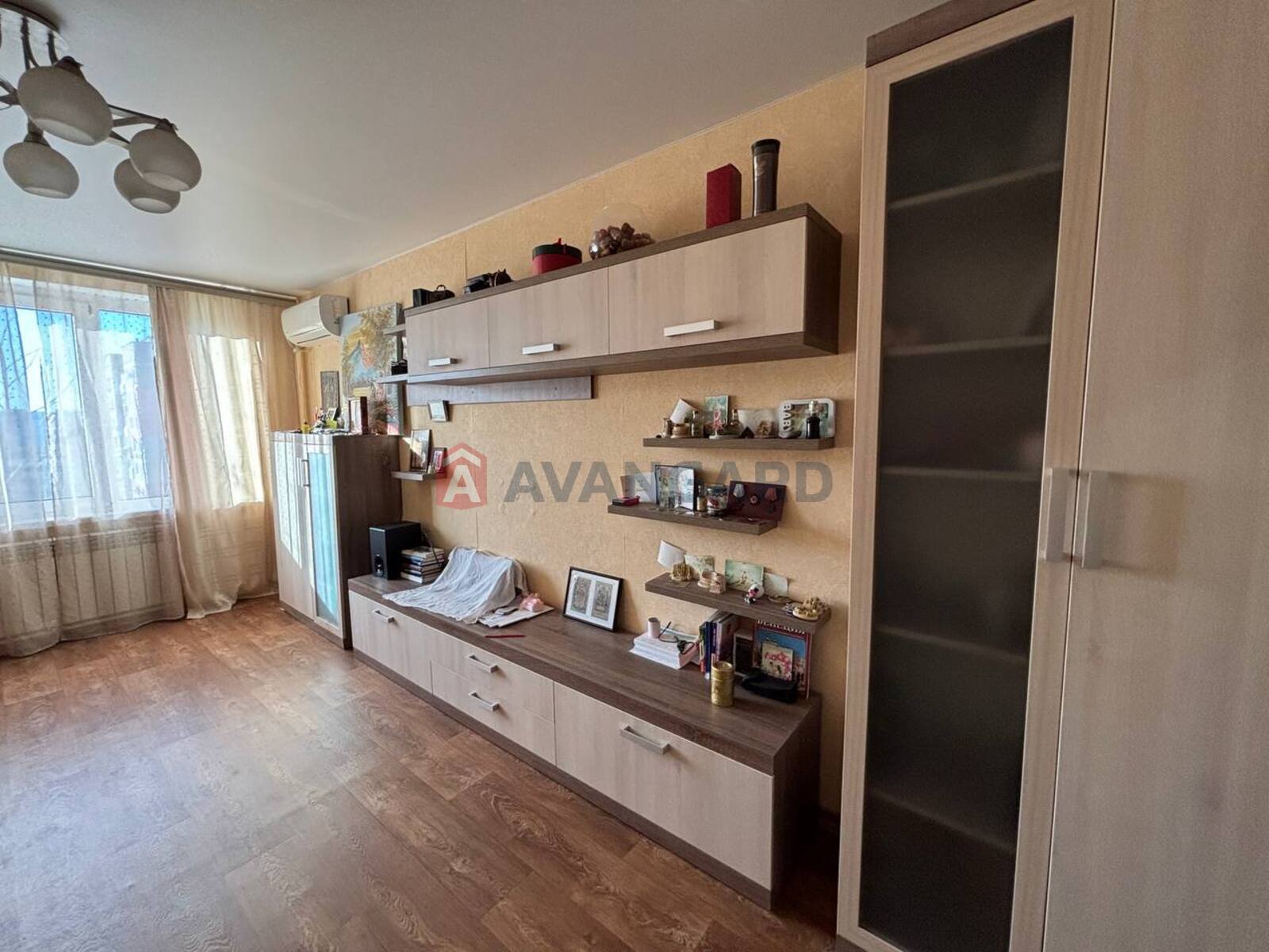 3 ��. ��������, 72/-/9 ��. �., 7/9 ������ ���� 10