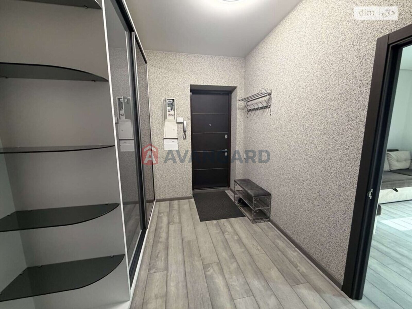 3 ��. ��������, 70/70/- ��. �., 2/5 ������ ���� 9