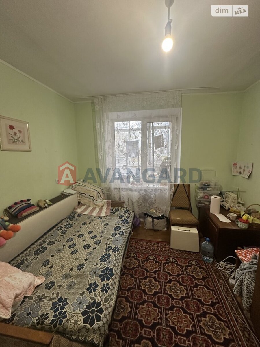 3 ��. ��������, 68/40/10 ��. �., 2/9 ������ ���� 7