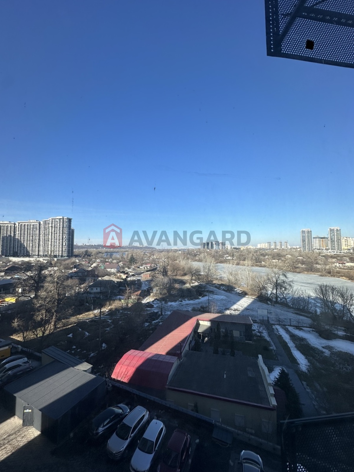 3 ��. ��������, 107/48/33 ��. �., 6/26 ������ ���� 4