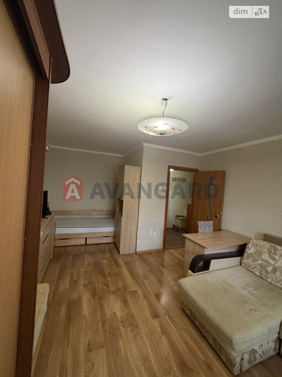 1 ��. ��������, 38/-/7 ��. �., 3/10 ������ ���� 5