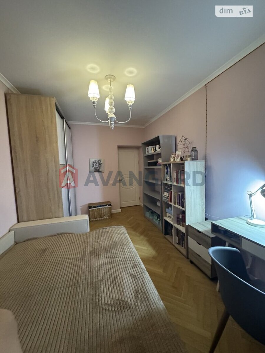 3 ��. ��������, 82/48/10 ��. �., 5/5 ������ ���� 13