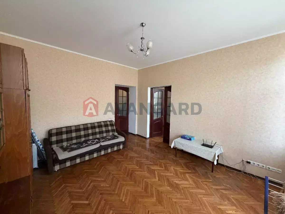 3 ��. ��������, 77/-/- ��. �., 2/4 ������ ���� 8