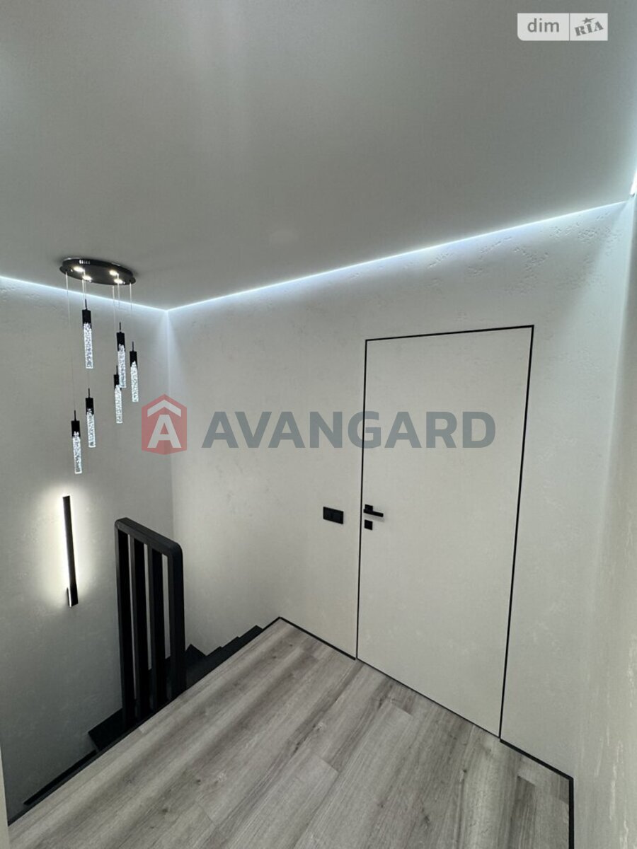 3 ��. ��������, 97/60/17 ��. �., 5/6 ������ ���� 8