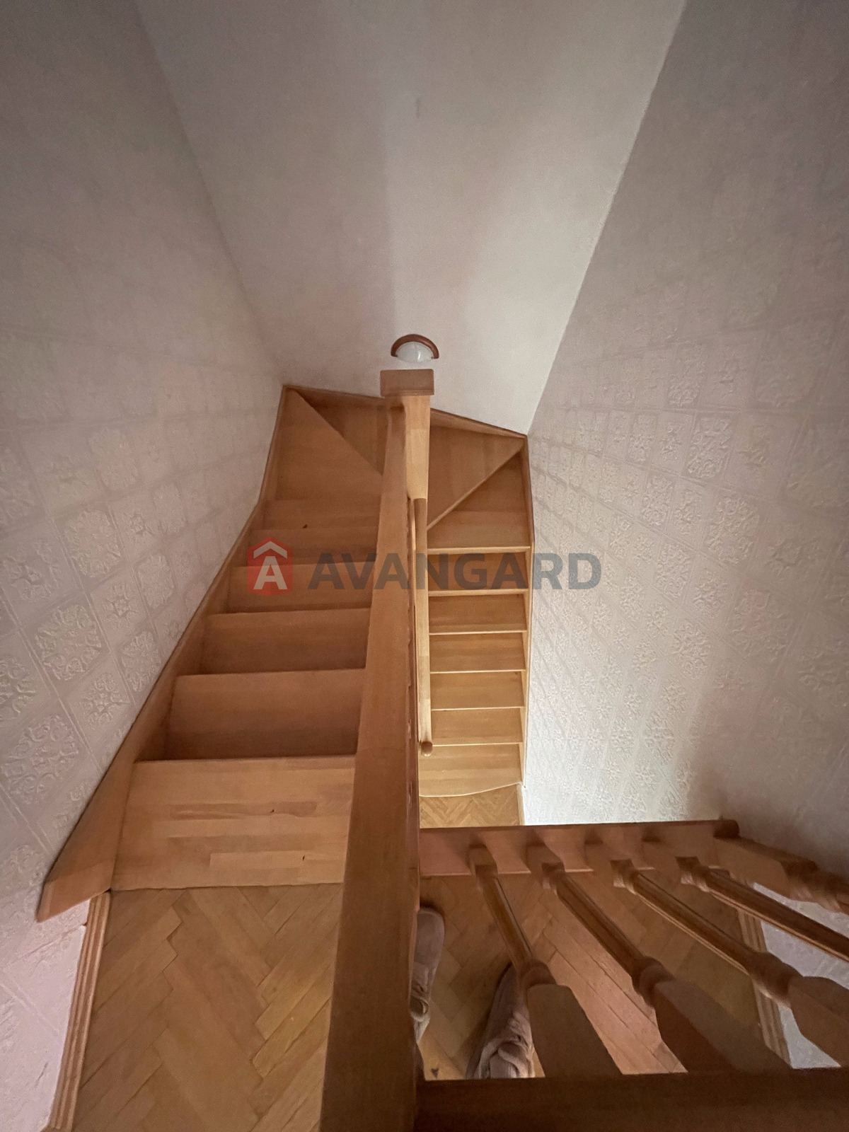 3 ��. ��������, 122/-/23 ��. �., 9/10 ������ ���� 18