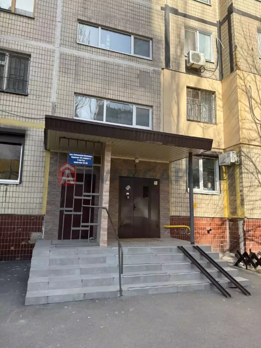 3 ��. ��������, 76/45/8 ��. �., 2/9 ������ ���� 12