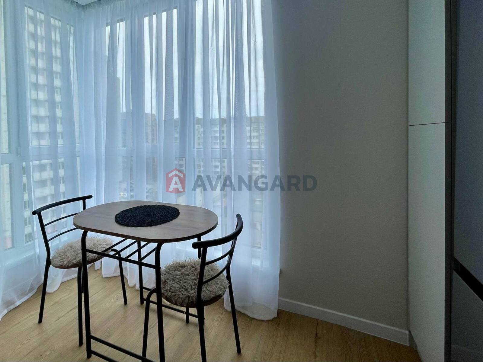 1 ��. ��������, 41/16/20 ��. �., 9/10 ������ ���� 8