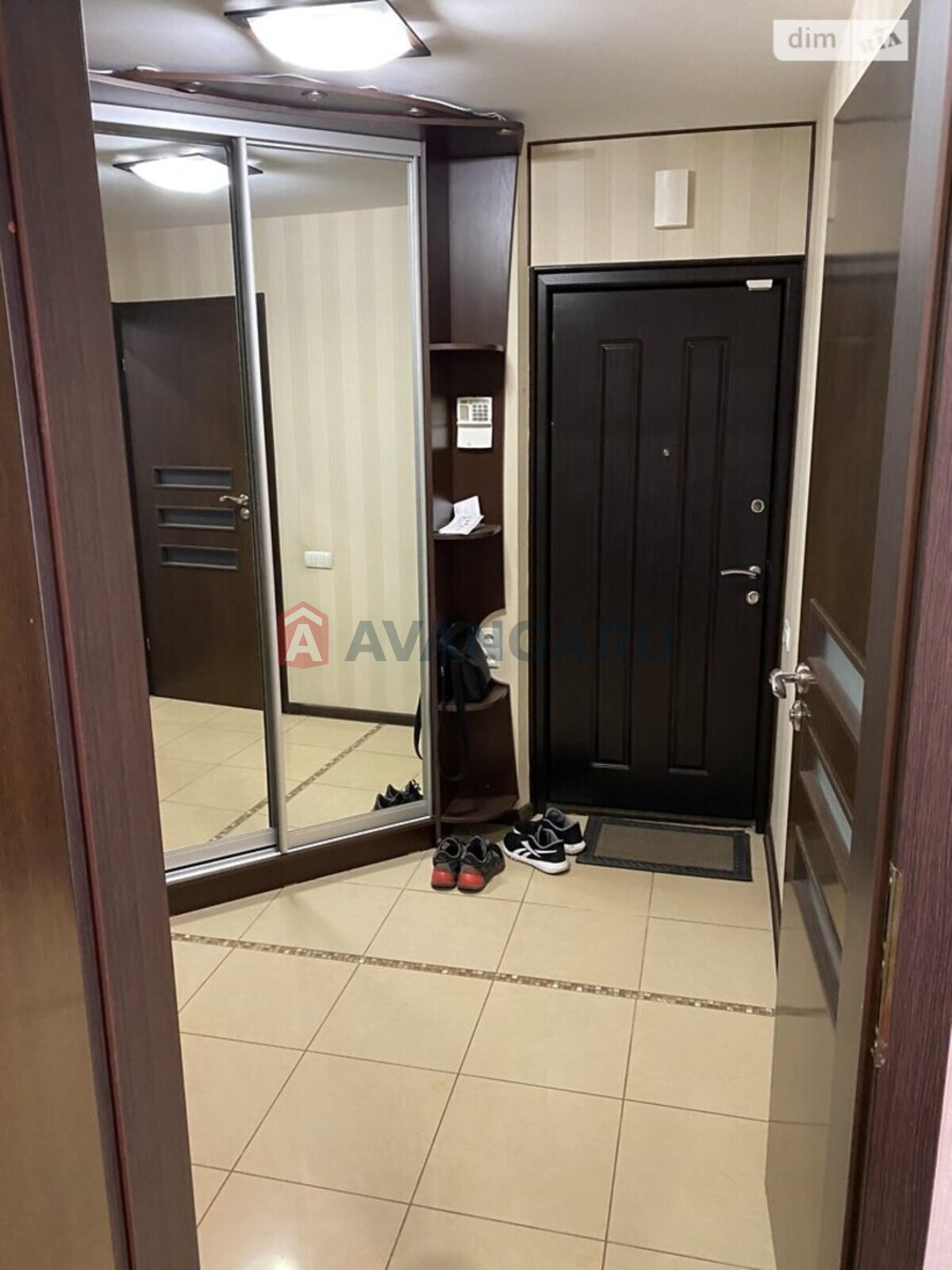 2 ��. ��������, 66/-/- ��. �., 4/5 ������ ���� 5