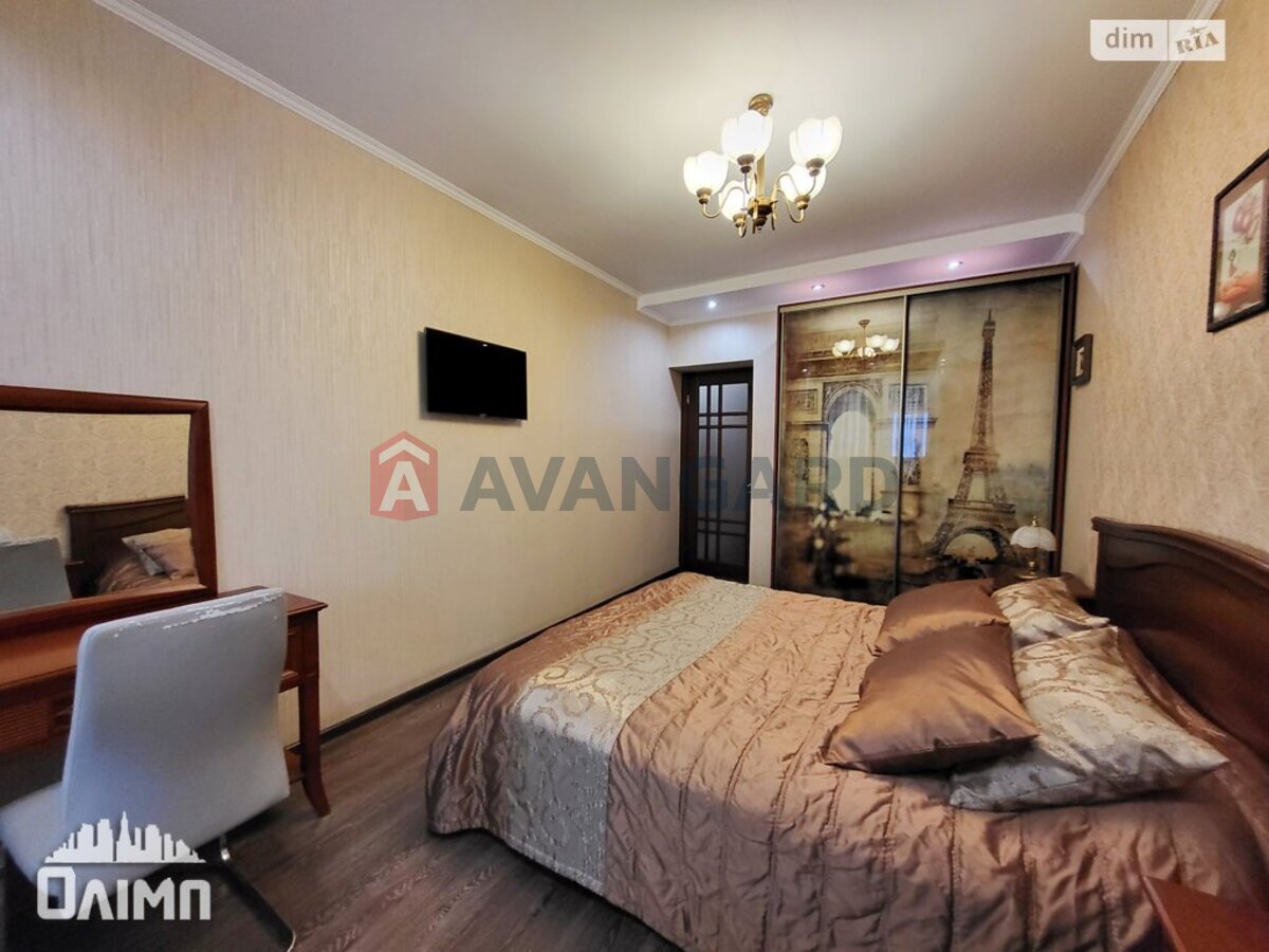 3 ��. ��������, 100/-/- ��. �., 7/9 ������ ���� 9