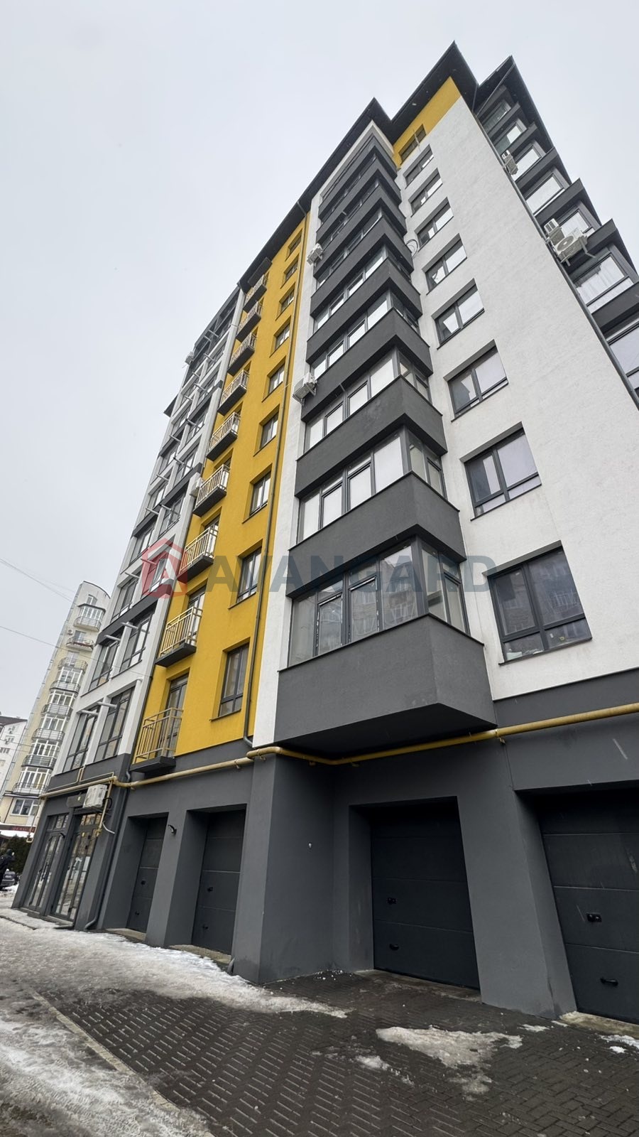 3 ����. ��������, 82,8/42,8/15,4 ��. �., 9/10 ���� ���� 16